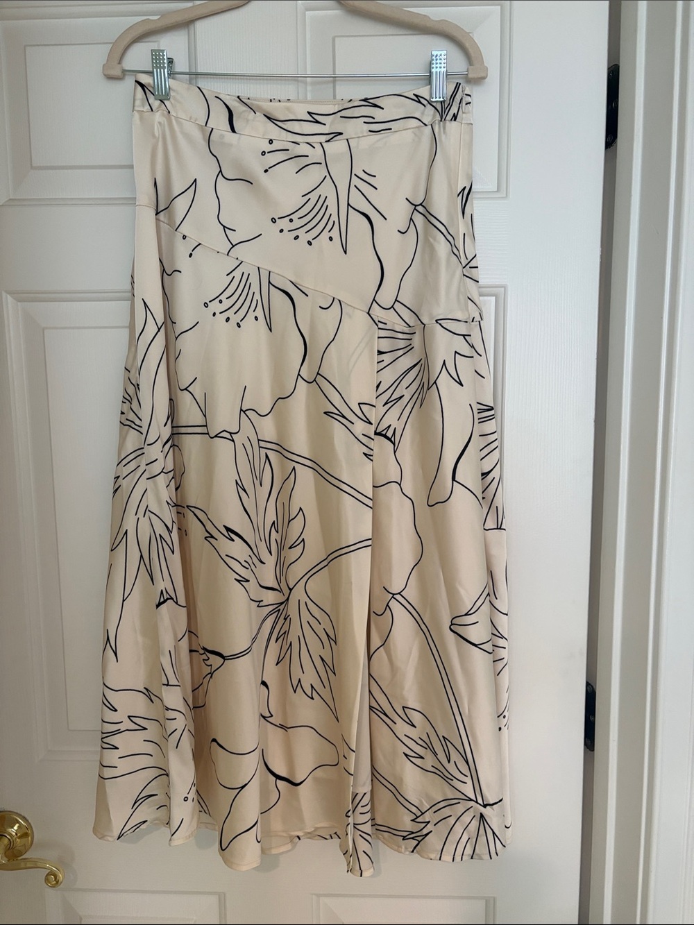 Banana Republic Cream A-Line Floral Midi Skirt with Black Outline